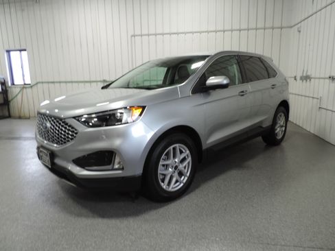 Used 2024 Ford Edge SEL image 2