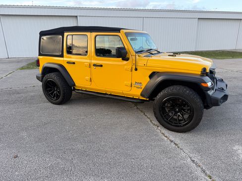 Used 2019 Jeep Wrangler 4WD Unlimited Sport image 81