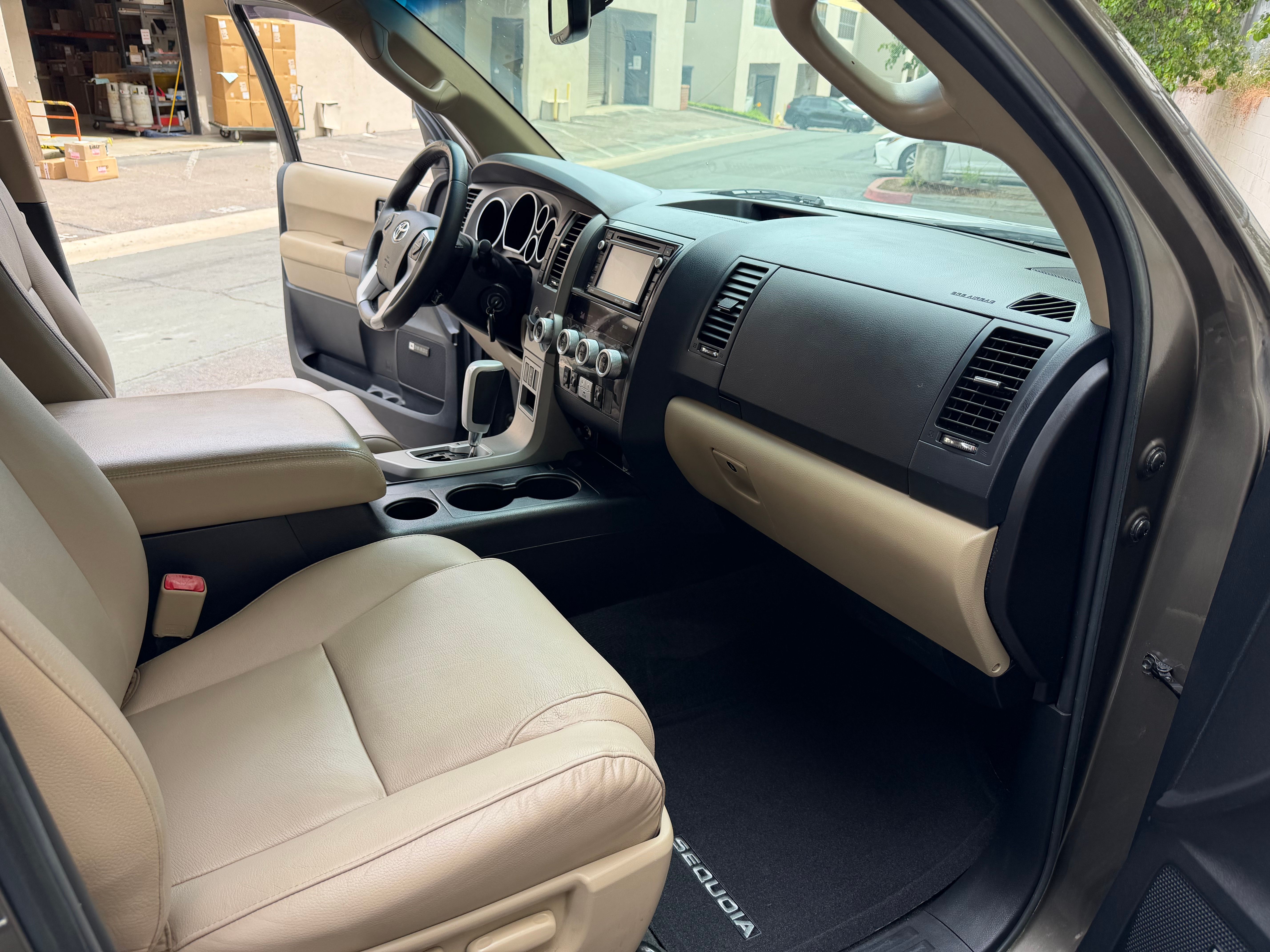 Used 2017 Toyota Sequoia Limited AWD/4WD image 25