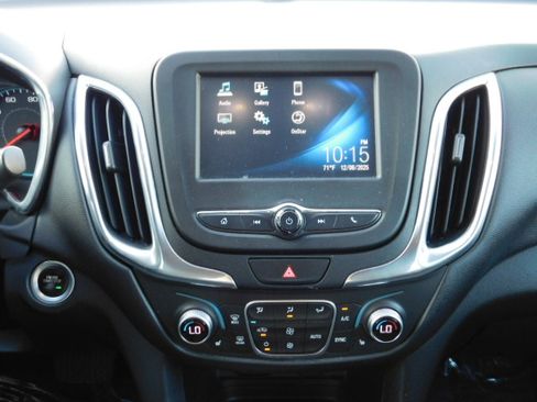 Used 2018 Chevrolet Equinox LT image 17