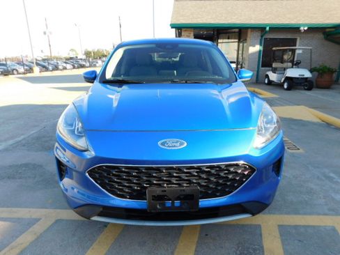 Used 2020 Ford Escape SE image 3