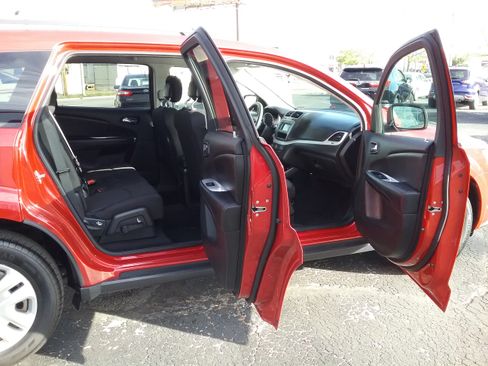 Used 2017 Dodge Journey SE image 15