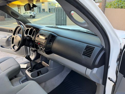 Used 2009 Toyota Tacoma PreRunner image 27