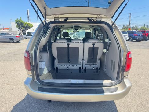 Used 2005 Dodge Grand Caravan SXT FWD image 18