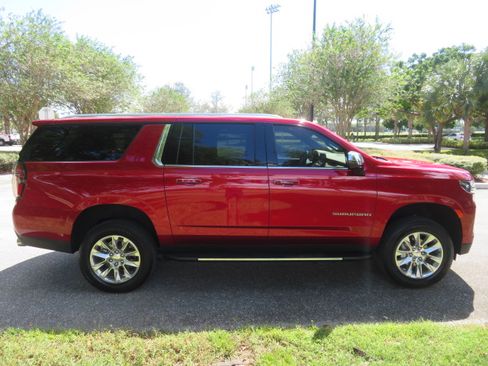 Used 2023 Chevrolet Suburban Premier image 17