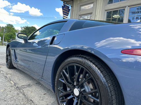 Used 2011 Chevrolet Corvette Coupe w/ 2LT RWD image 7