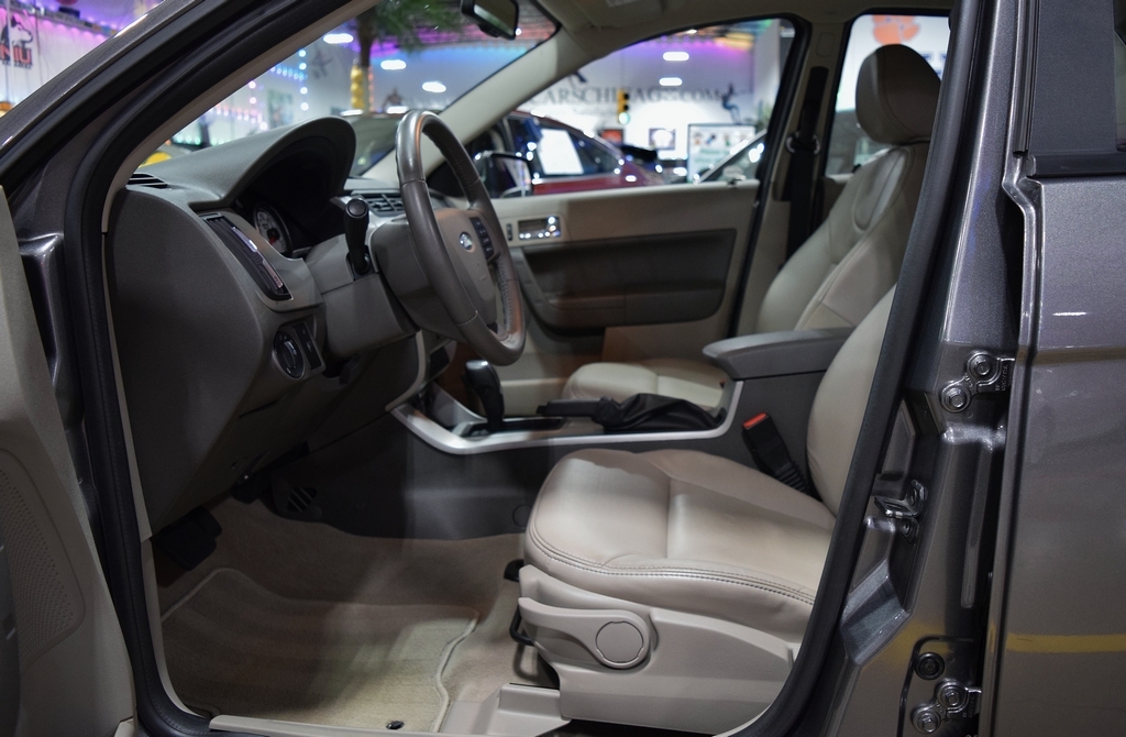 Used 2009 Ford Focus SEL Sedan FWD image 18