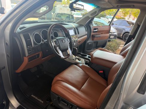 Used 2017 Toyota Sequoia Platinum AWD/4WD image 20