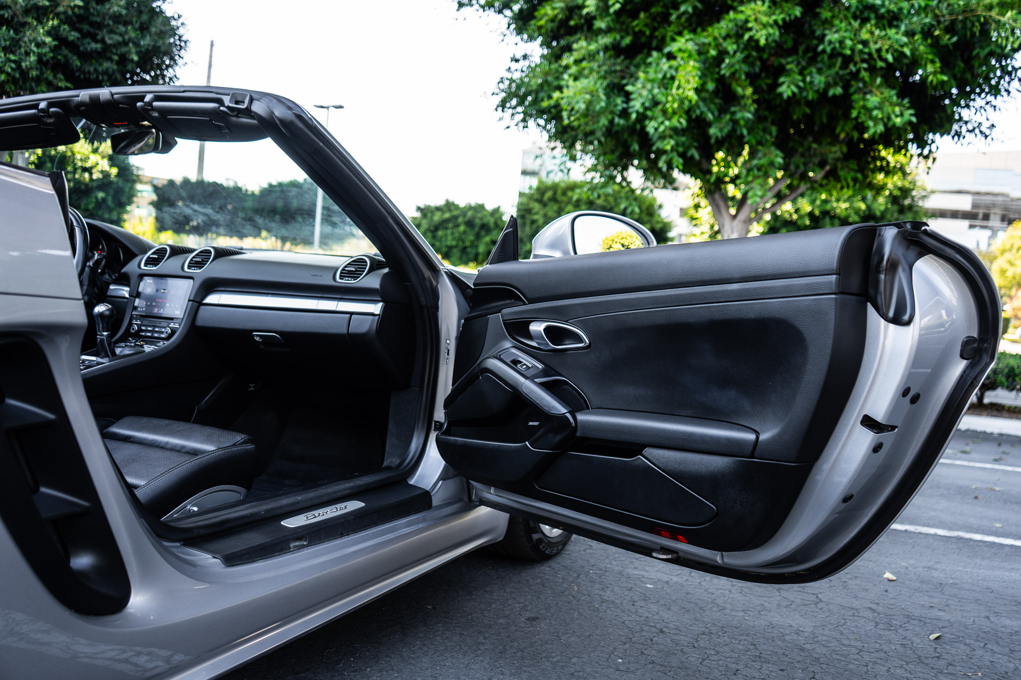 Used 2018 Porsche 718 Boxster RWD image 32