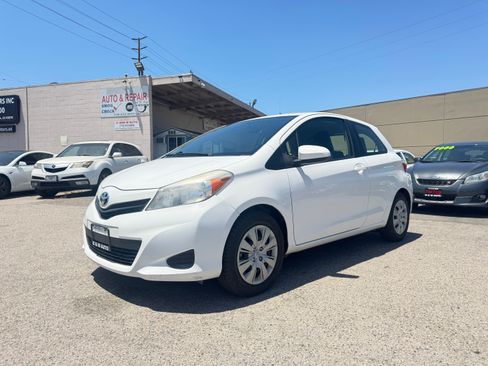 Used 2013 Toyota Yaris 2-Door Hatchback FWD image 3