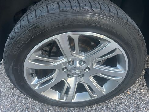 Used 2018 Cadillac Escalade 4WD Premium Luxury image 22