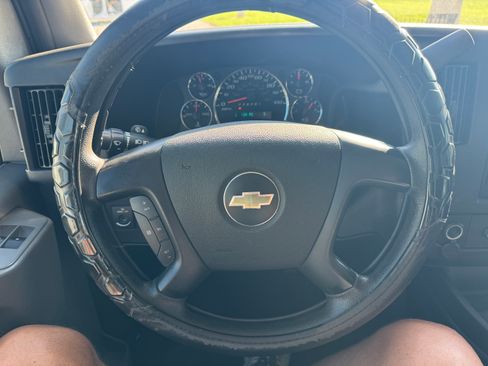 Used 2014 Chevrolet Express 2500 LT image 15