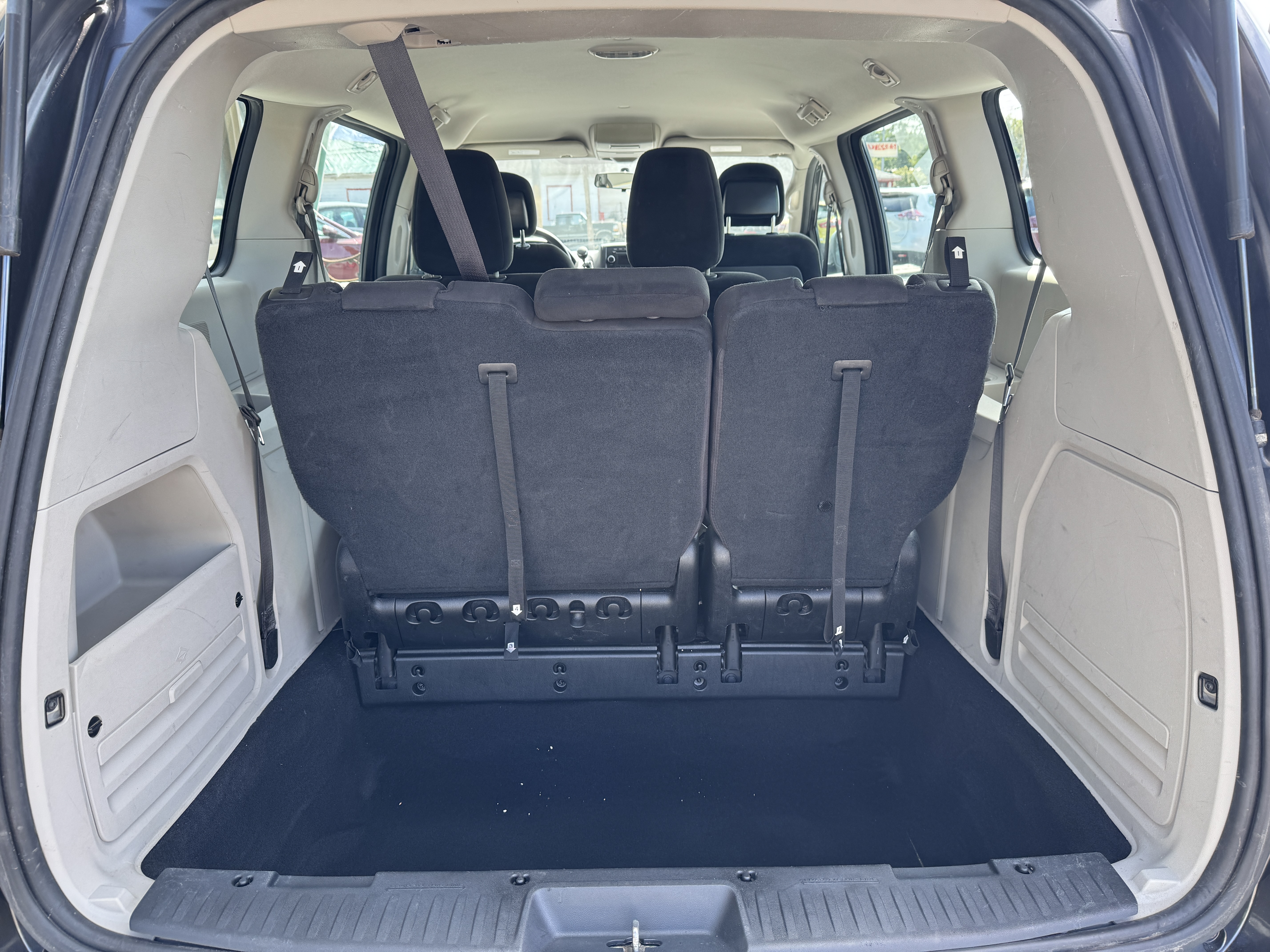 Used 2016 Dodge Grand Caravan American Value Package FWD image 11
