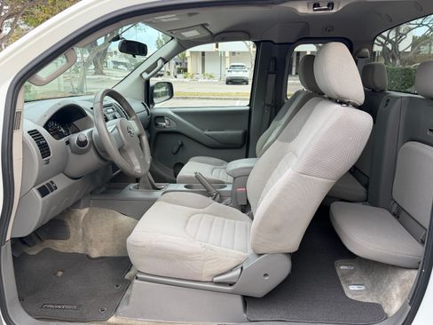 Used 2013 Nissan Frontier S image 11