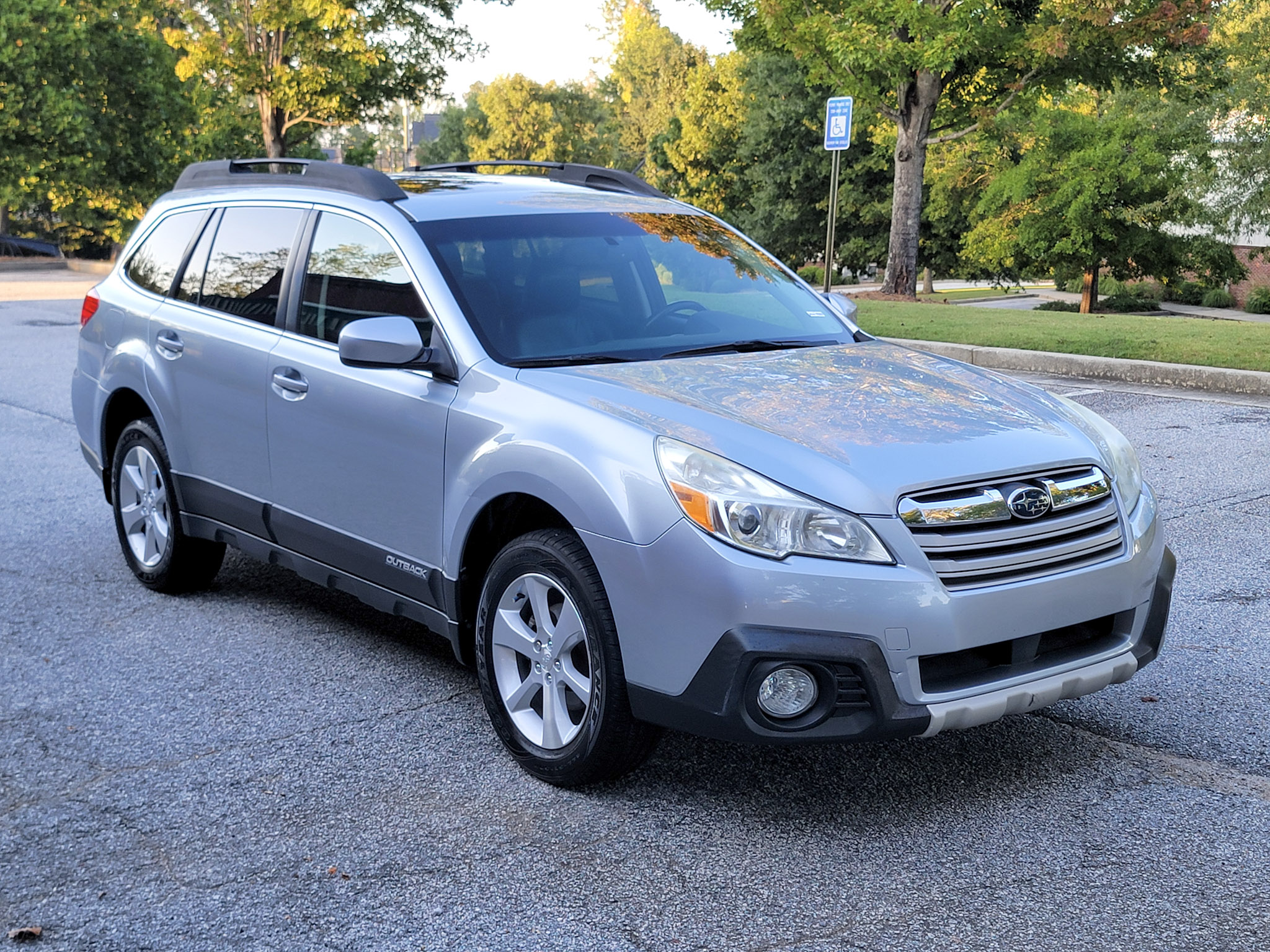 Used 2013 Subaru Outback 2.5i Limited AWD/4WD image 5
