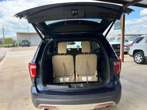 Used 2016 Ford Explorer FWD XLT image 12