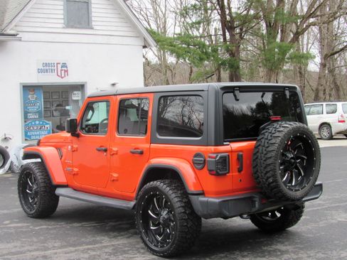 Used 2019 Jeep Wrangler Unlimited Sahara image 6