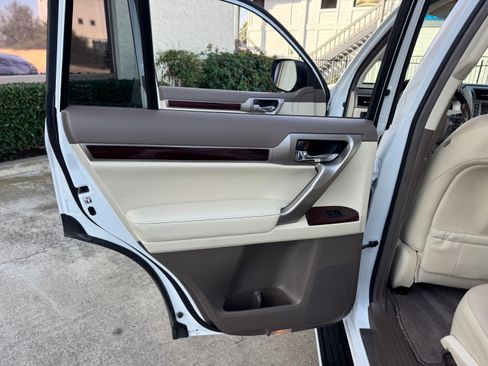 Used 2016 Lexus GX 460 image 25