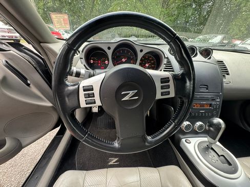 Used 2007 Nissan 350Z Roadster RWD image 12