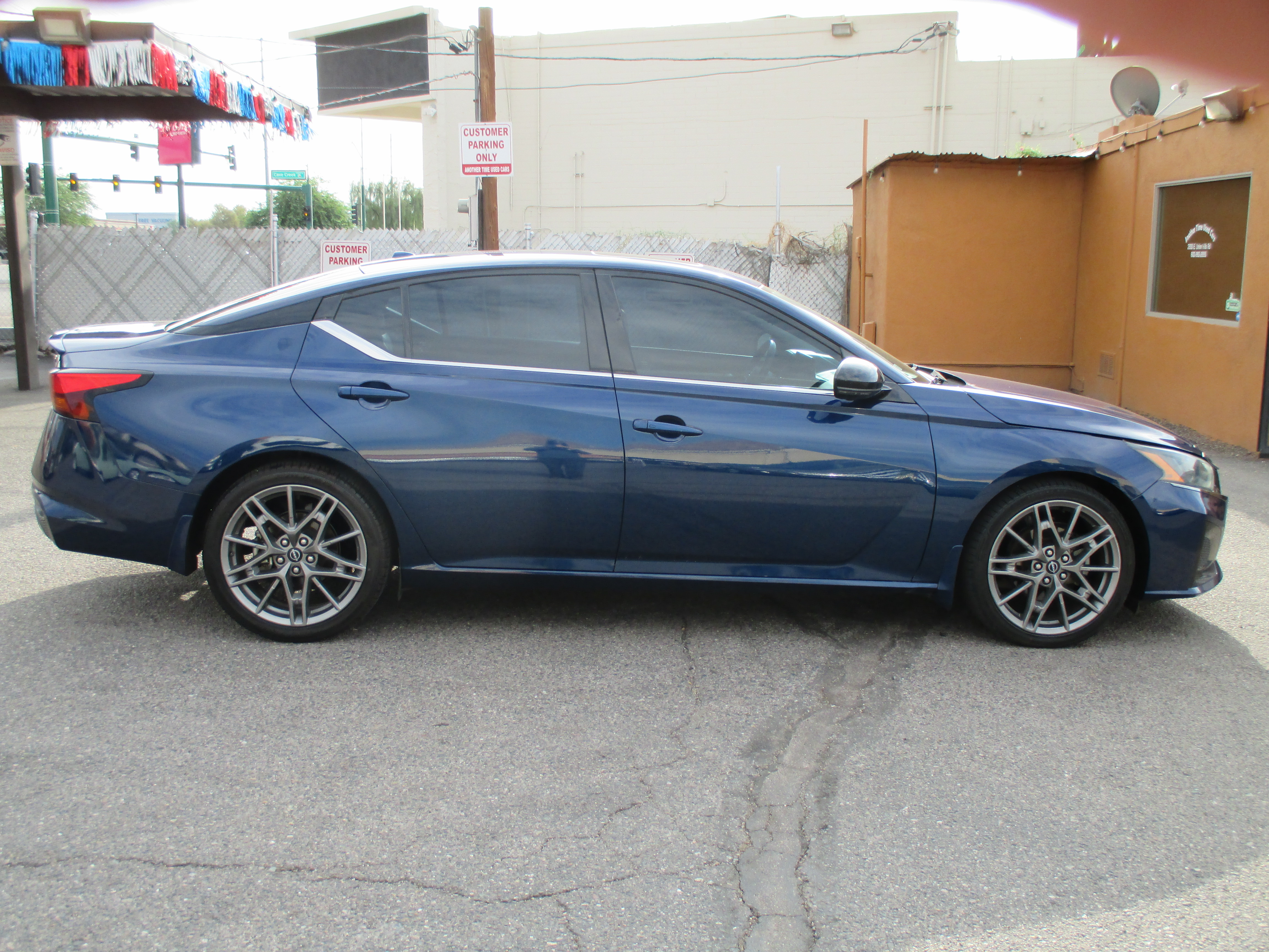 Used 2023 Nissan Altima 2.0 SR FWD image 1