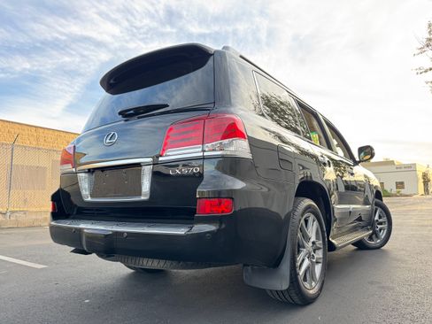 Used 2013 Lexus LX 570 image 9