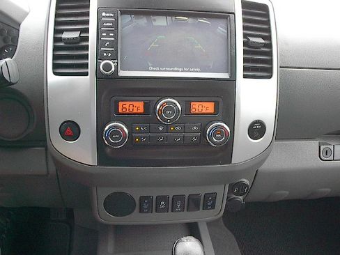 Used 2021 Nissan Frontier SV image 17