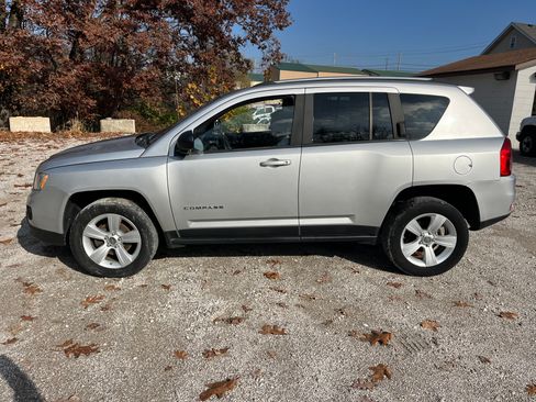 Used 2012 Jeep Compass Latitude image 3