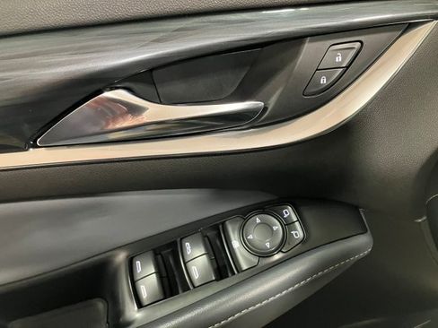 Used 2023 Buick Enclave Essence image 10