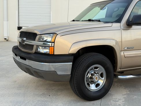Used 2004 Chevrolet Silverado 2500 LS RWD image 23