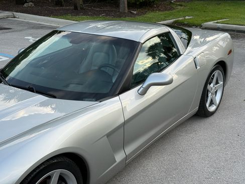 Used 2005 Chevrolet Corvette Coupe RWD image 24