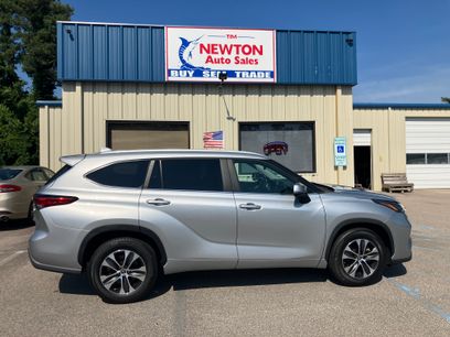 Used 2023 Toyota Highlander FWD XLE Hybrid