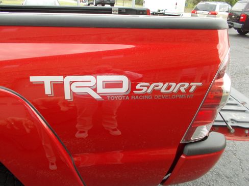 Used 2015 Toyota Tacoma 4x4 Double Cab w/ TRD Package image 16