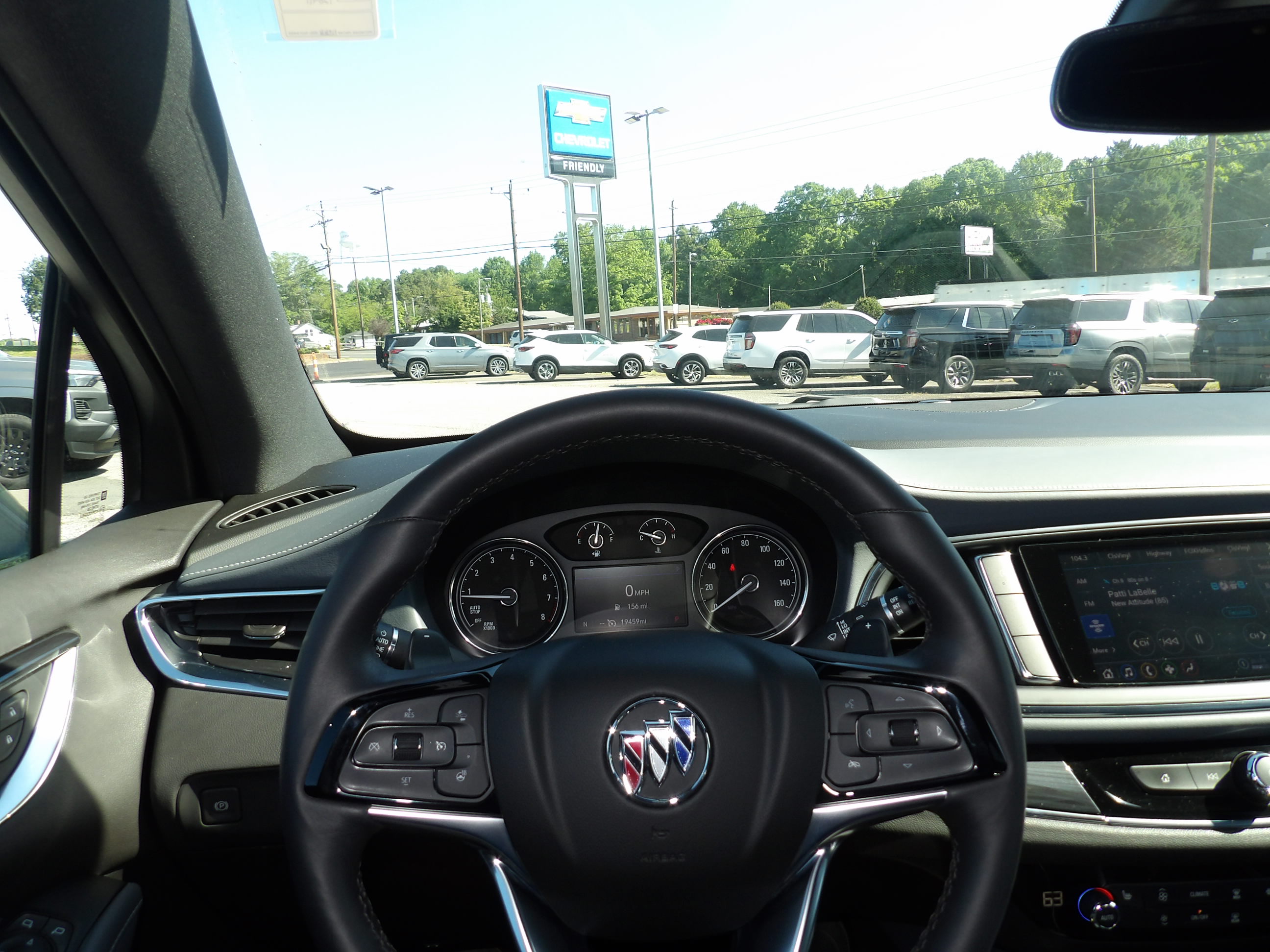 Used 2024 Buick Enclave Essence FWD image 2