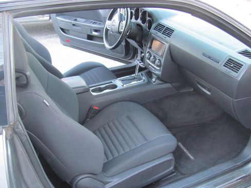 Used 2012 Dodge Challenger R/T image 9