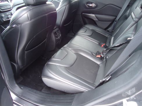 Used 2019 Jeep Cherokee Latitude Plus image 11