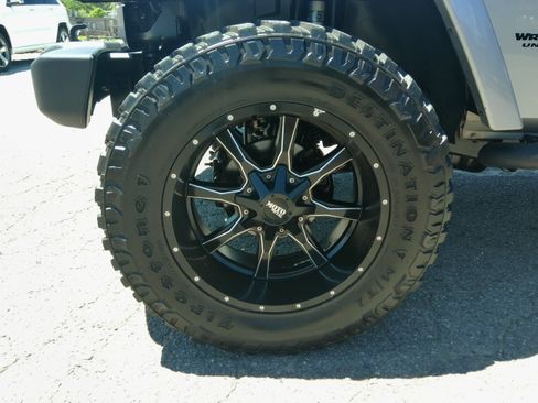 Used 2015 Jeep Wrangler 4WD Unlimited Sahara image 21