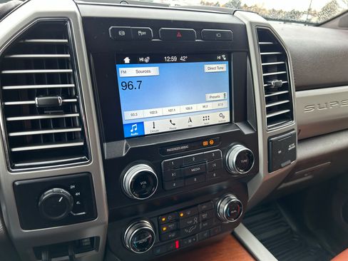 Used 2019 Ford F350 King Ranch image 17