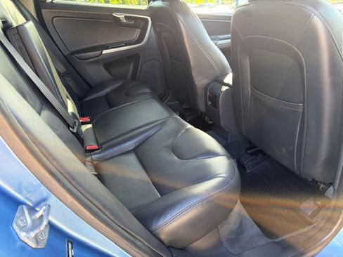 Used 2015 Volvo XC60 AWD T5 Platinum image 10
