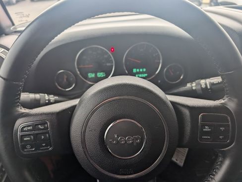 Used 2017 Jeep Wrangler Unlimited Sahara image 10