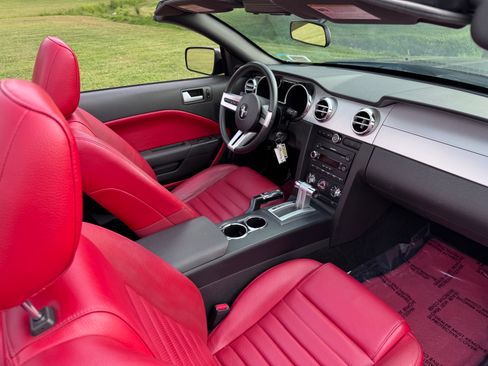Used 2005 Ford Mustang Premium image 18