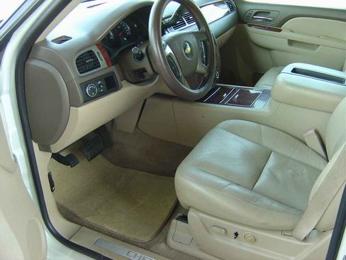 Used 2011 Chevrolet Tahoe LTZ image 8