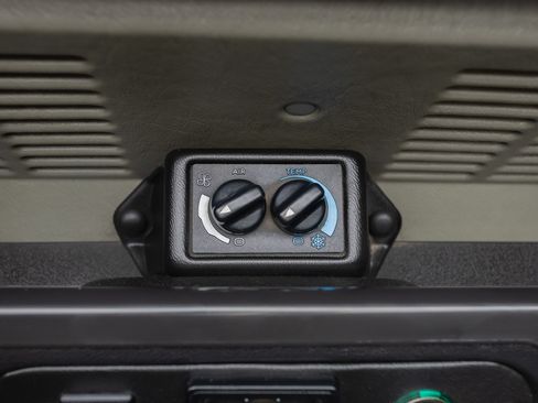 Used 1994 Land Rover Defender 90 image 25