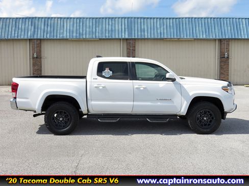 Used 2020 Toyota Tacoma SR5 image 16