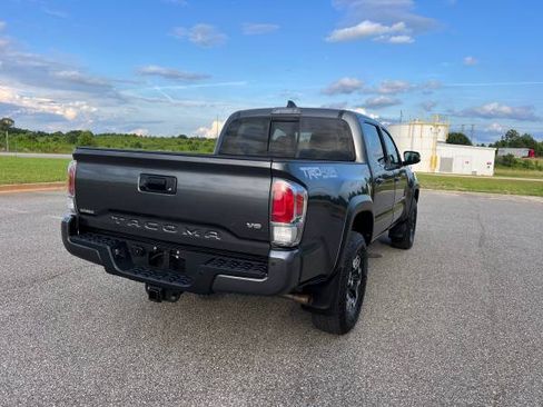 Used 2022 Toyota Tacoma TRD Off-Road image 5