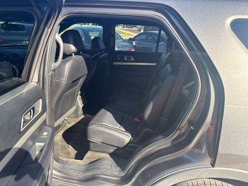 Used 2017 Ford Explorer XLT FWD image 12