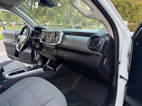 Used 2018 Toyota Tacoma PreRunner w/ SR5 Package RWD image 36