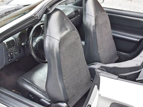 Used 2001 Toyota MR2 Spyder UNAVAIL RWD image 80