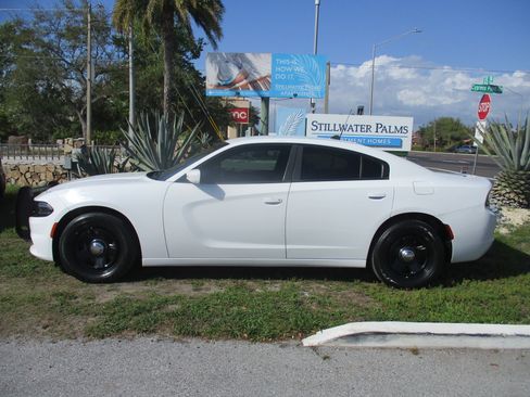 Used 2018 Dodge Charger image 2