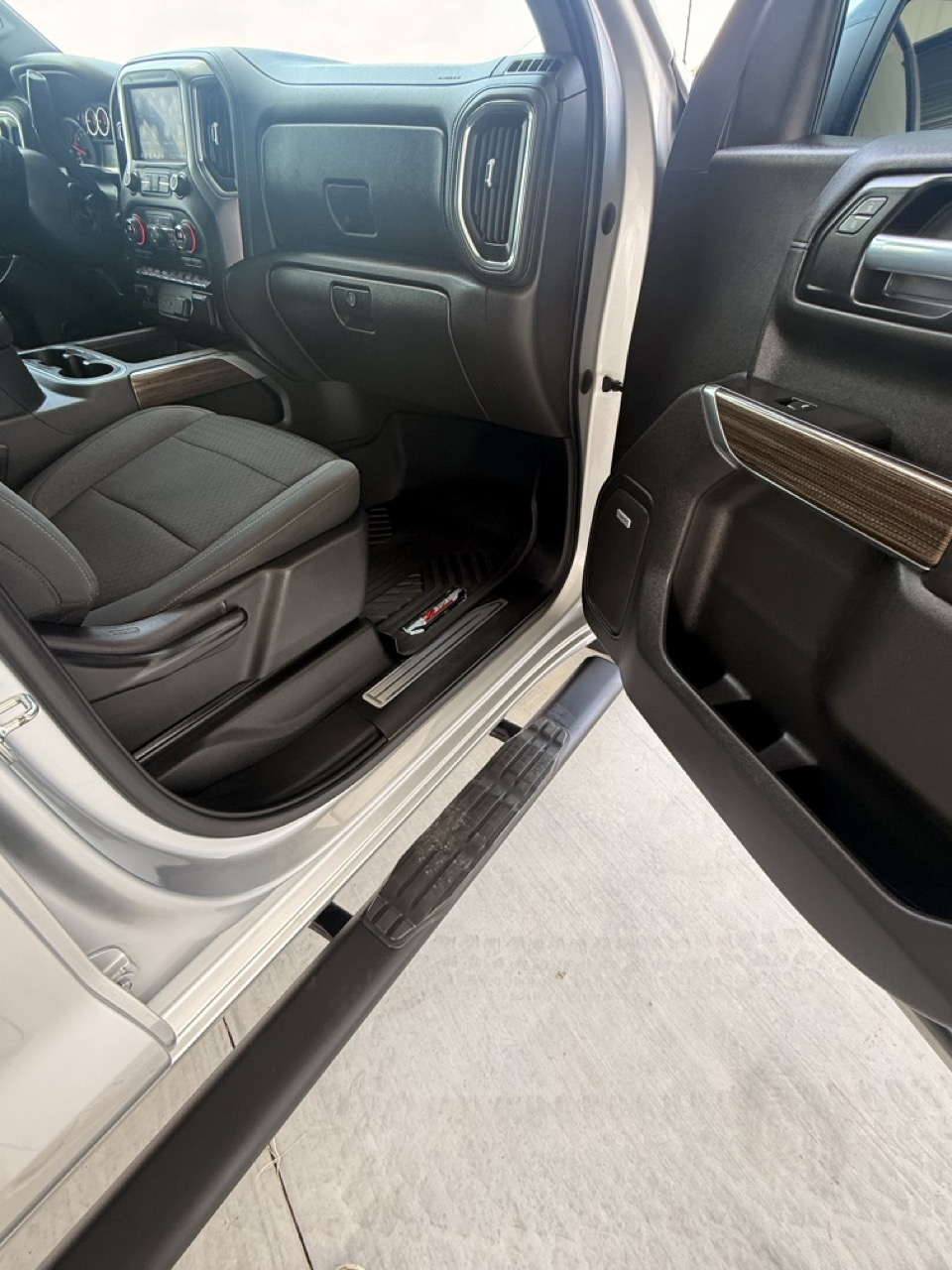 Used 2021 Chevrolet Silverado 1500 4x4 Crew Cab LT Trail Boss image 18