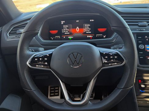 Used 2022 Volkswagen Tiguan SE R-Line image 19